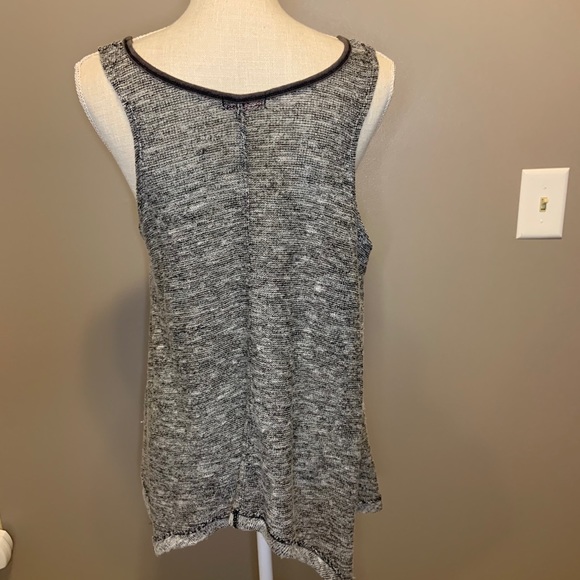 Sweater tank‎ - Picture 2 of 3